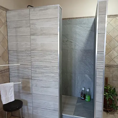 Couette-café Il Rifugio Del Lupo - E6721 Paringianu